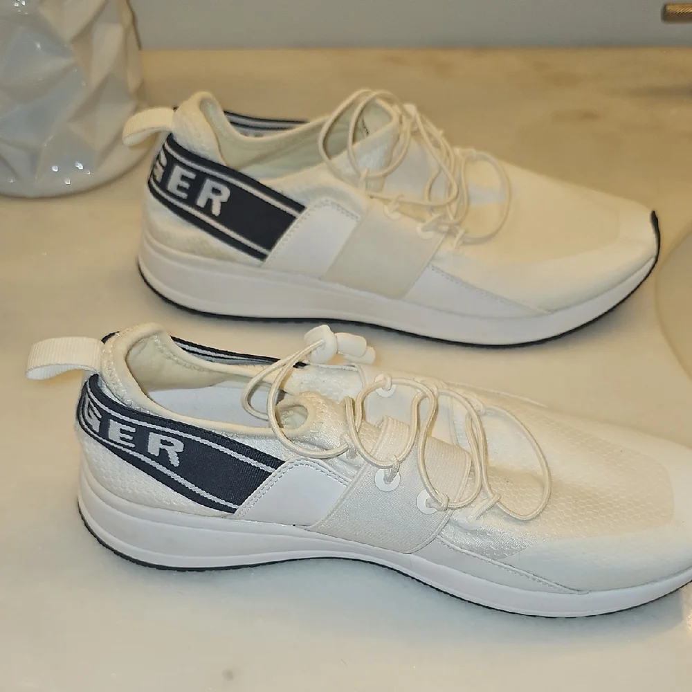 NWT Tommy Hilfiger Sneakers White Navy No Tie Tennis Shoe Size 10 Men Slip On